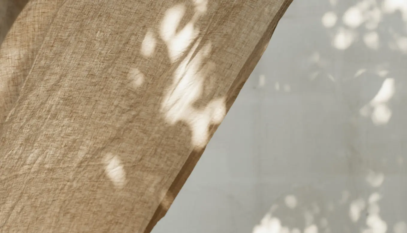kaboompics_linen-curtains-and-sunshine-backgrounds-wallpapers-negative-space-27184-1 kaboompics_linen-curtains-and-sunshine-backgrounds-wallpapers-negative-space-27184 1